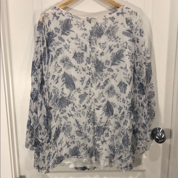 Flowy, white top with blue design - Picture 2 of 4